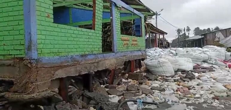 Emergencia en Juanchaco: fuerte oleaje dejó varias viviendas afectadas