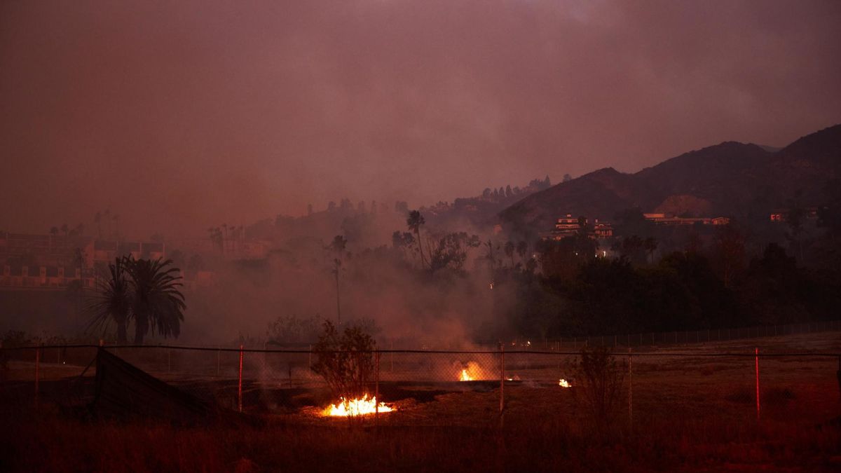 Incendio en Malibú: miles de personas bajo amenaza mientras las llamas avanzan sin control