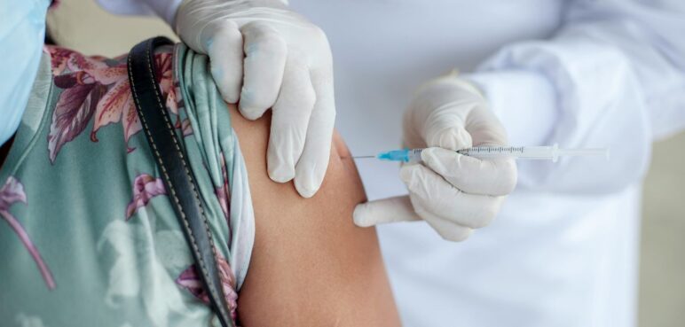 Autoridades de salud en Cali intervienen frente a brote de influenza en colegio