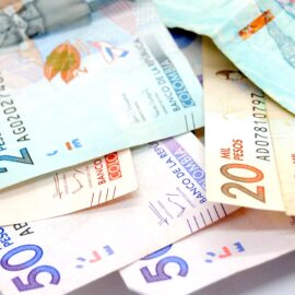 ¿Qué retos asumirá Colombia tras el aumento del salario mínimo? Experto despeja dudas