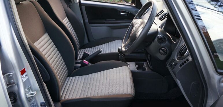 Conozca la distancia correcta de la silla del conductor de un carro para evitar accidentes