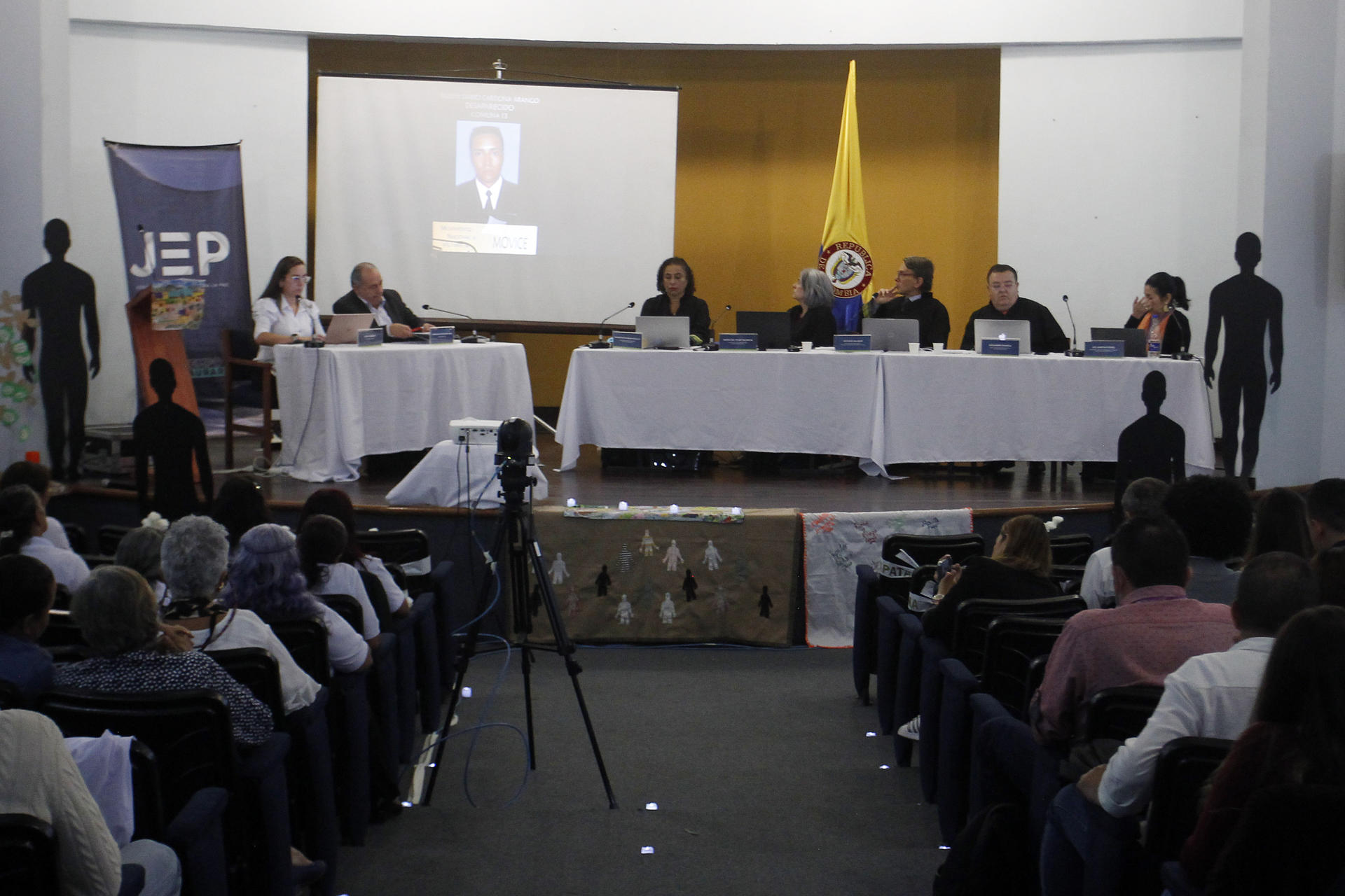 Gremios piden prudencia al Gobierno antes de definir el aumento del salario mínimo