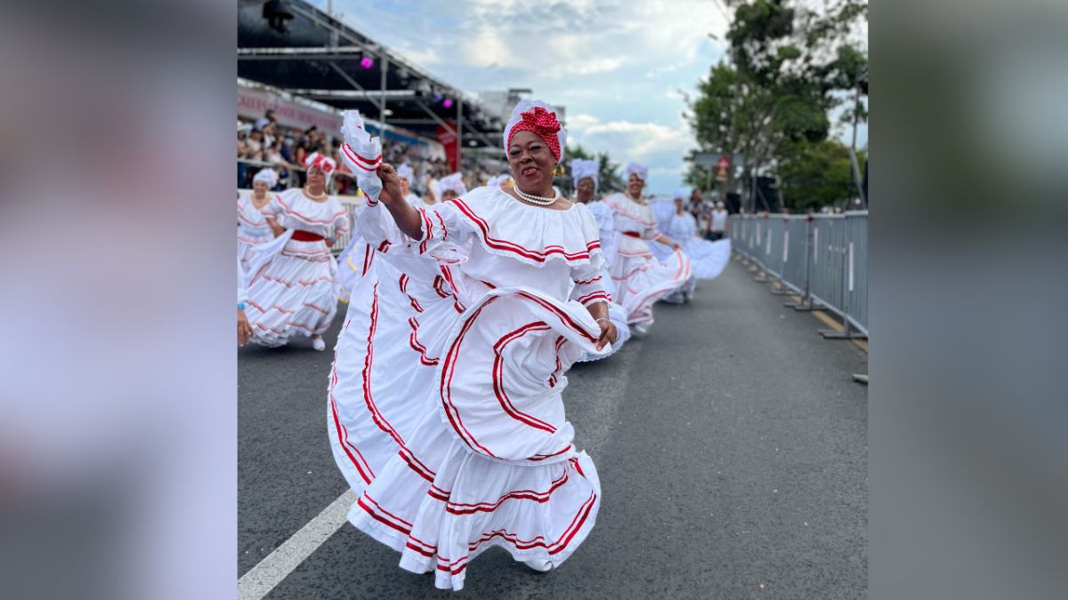 Con carrozas y comparsas se celebró la ‘Fiesta de mi Pueblo, un paraíso musical’