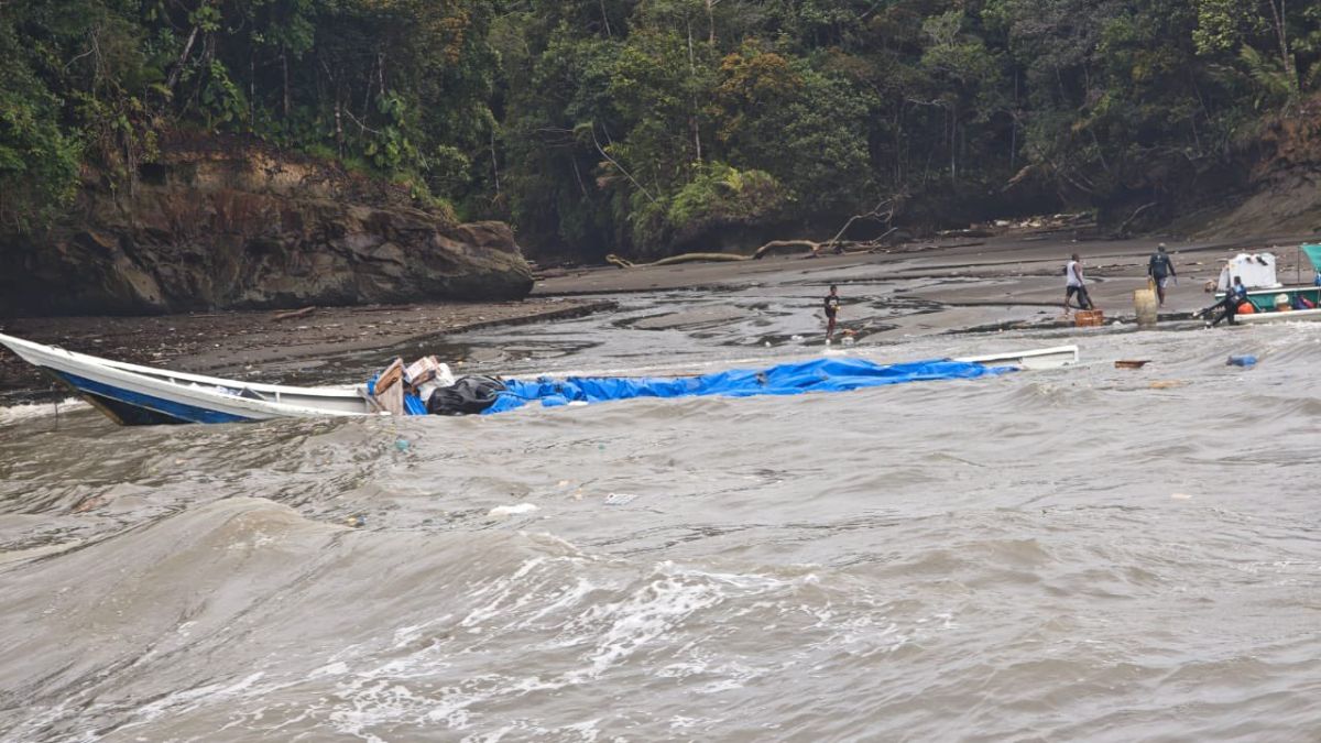 Embarcación se hundió en Buenaventura: autoridades rescataron a 5 tripulantes