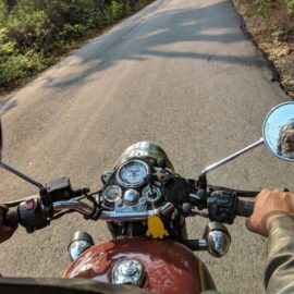 ¿Qué riesgo tiene dejar secar el aceite de una moto? Puede salirle muy caro