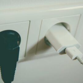 Navidad segura: evita sobrecargas eléctricas con estos consejos