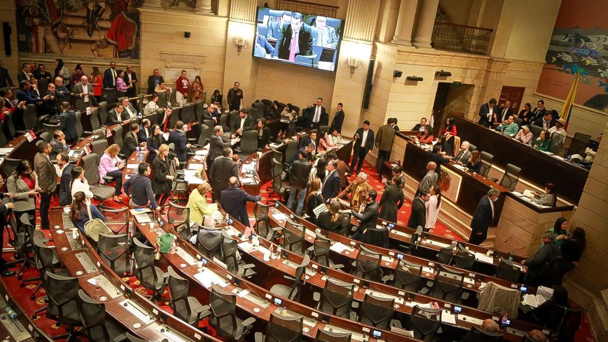 Gobierno ajusta jornada escolar y laboral en colegios públicos; conozca los nuevos horarios