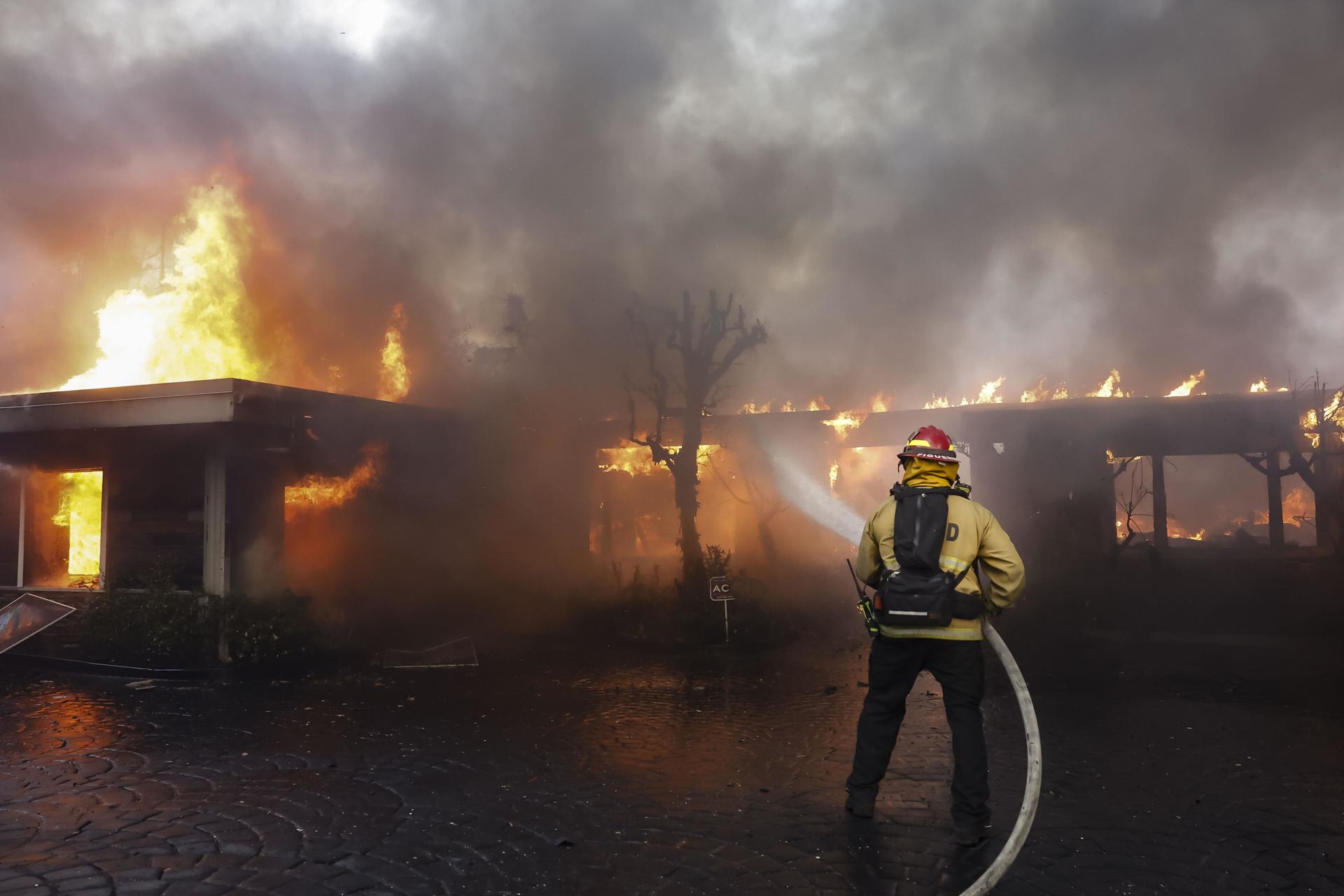 "Con el corazón roto": Paris Hilton sobre graves incendios en Los Ángeles que afectaron su casa