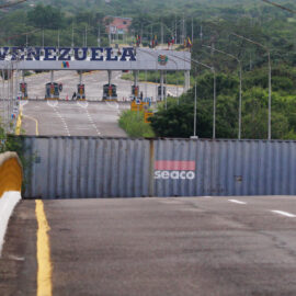 ¿Por cuánto tiempo cerrará Venezuela la frontera terrestre y la suspensión de vuelos con Colombia?