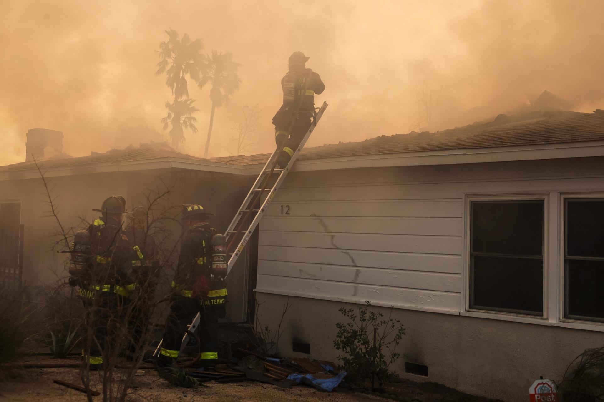 Aumenta a 11 el número de personas fallecidas por el incendio en Los Ángeles