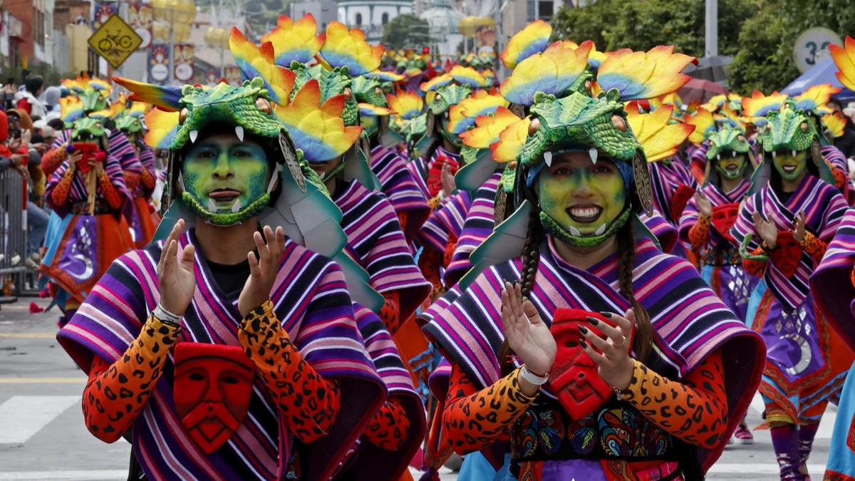 El Desfile Magno llena de arte y tradición el Día de Blancos en Pasto