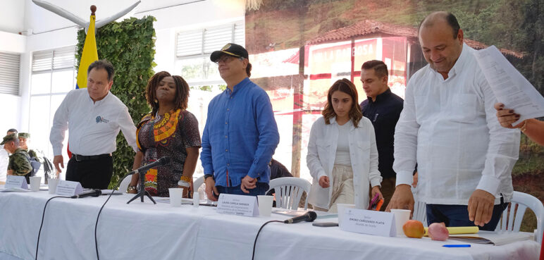 Petro sugiere presencia de una "fuerza extranjera" detrás de la violencia en el Catatumbo