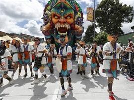 Carroza carnaval de Negros y Blancos
