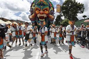 Carroza carnaval de Negros y Blancos