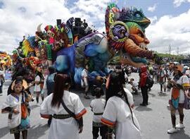 Carroza carnaval de Negros y Blancos