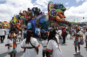 Carroza carnaval de Negros y Blancos