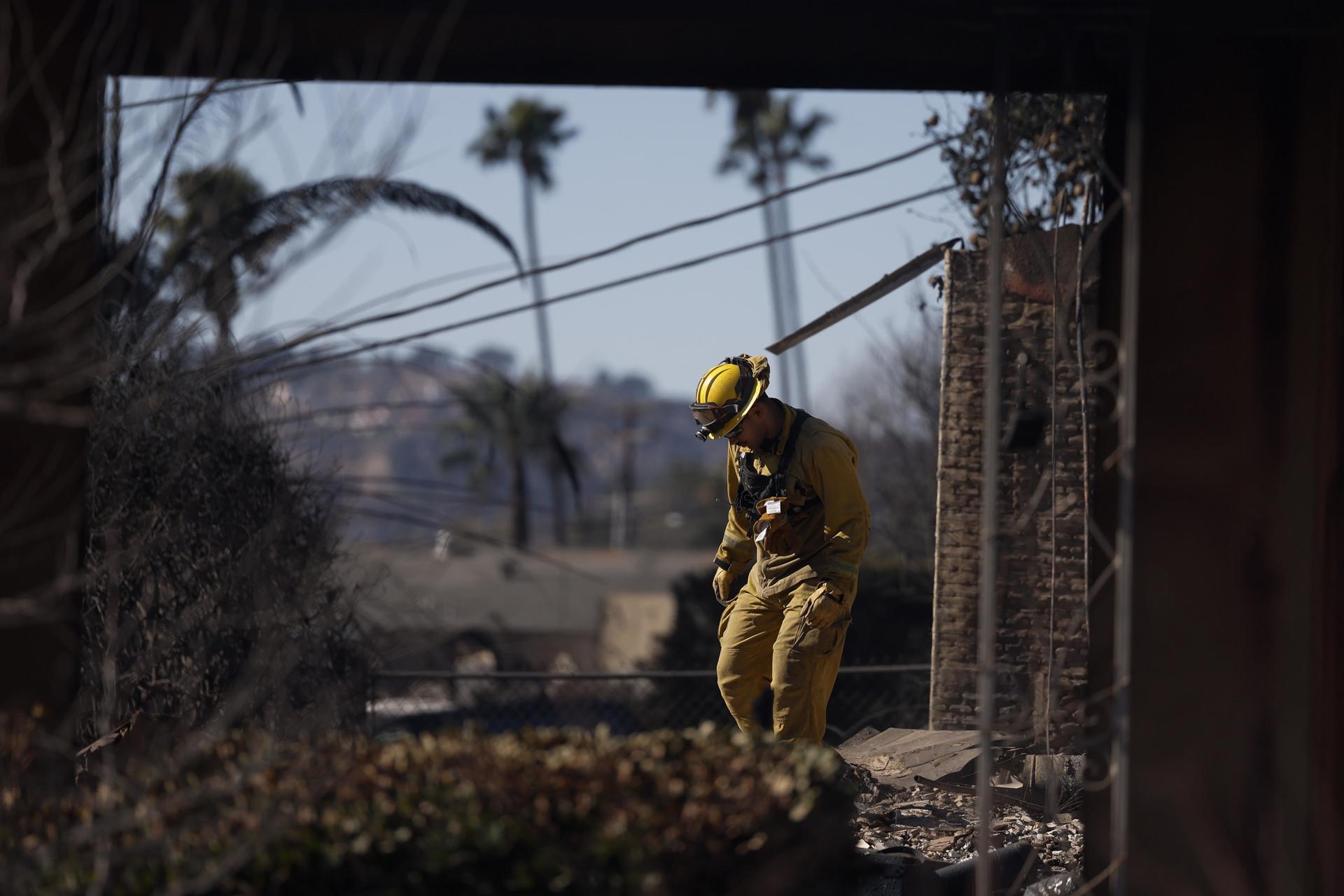 Emergencia en Los Ángeles: los fuertes vientos amenazan con empeorar los incendios