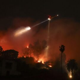 Los fuertes vientos de Santa Ana y su impacto catastrófico en los incendios de California