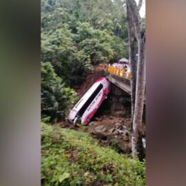 Accidente de autobús en autopista Medellín-Bogotá deja al menos 4 muertos y más de 20 heridos