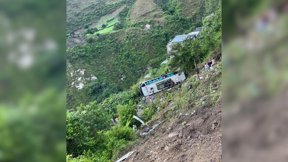 Accidente de autobús en autopista Medellín-Bogotá deja al menos 4 muertos y más de 20 heridos