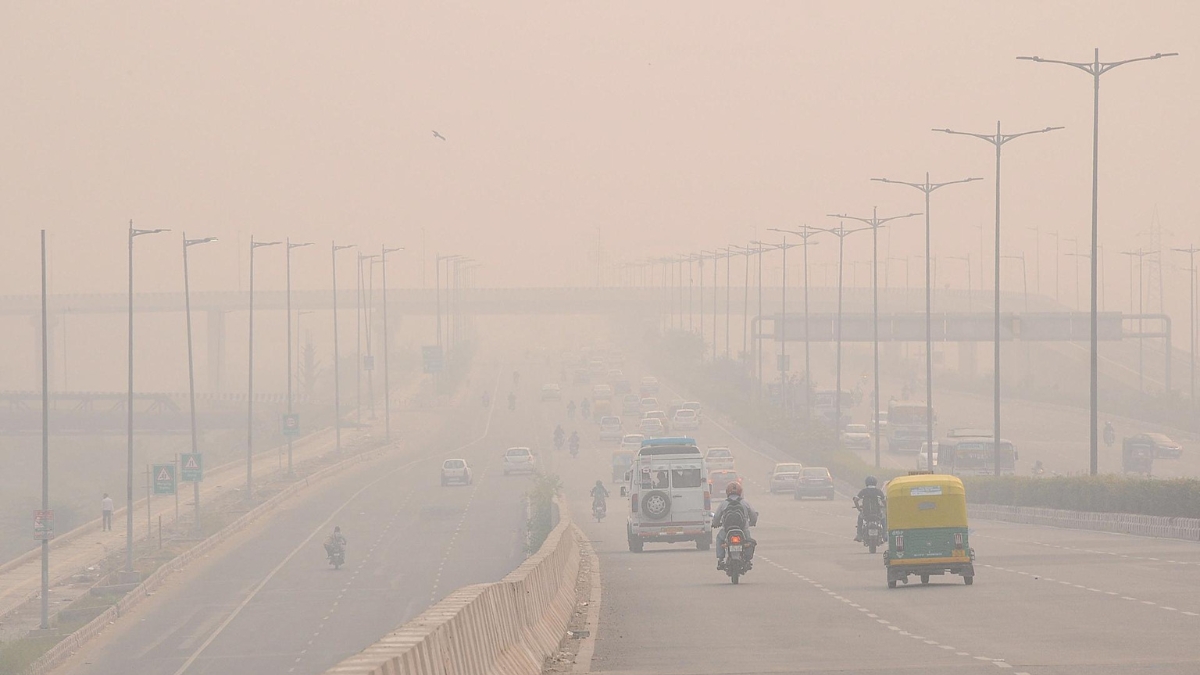 Nueva Delhi enfrenta retrasos masivos en vuelos y trenes, ¿cuál es la razón?