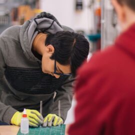 ¿Cómo enseñarle ciencia a los más pequeños? experta da algunos tips