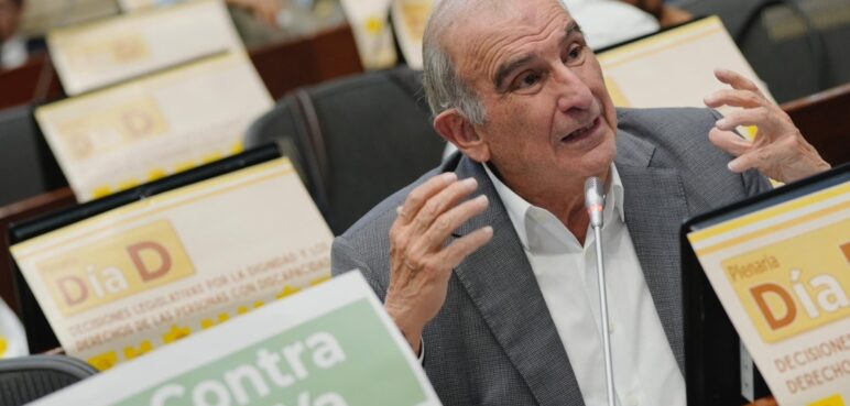 De la Calle y David Luna renuncian a sus curules en el Senado