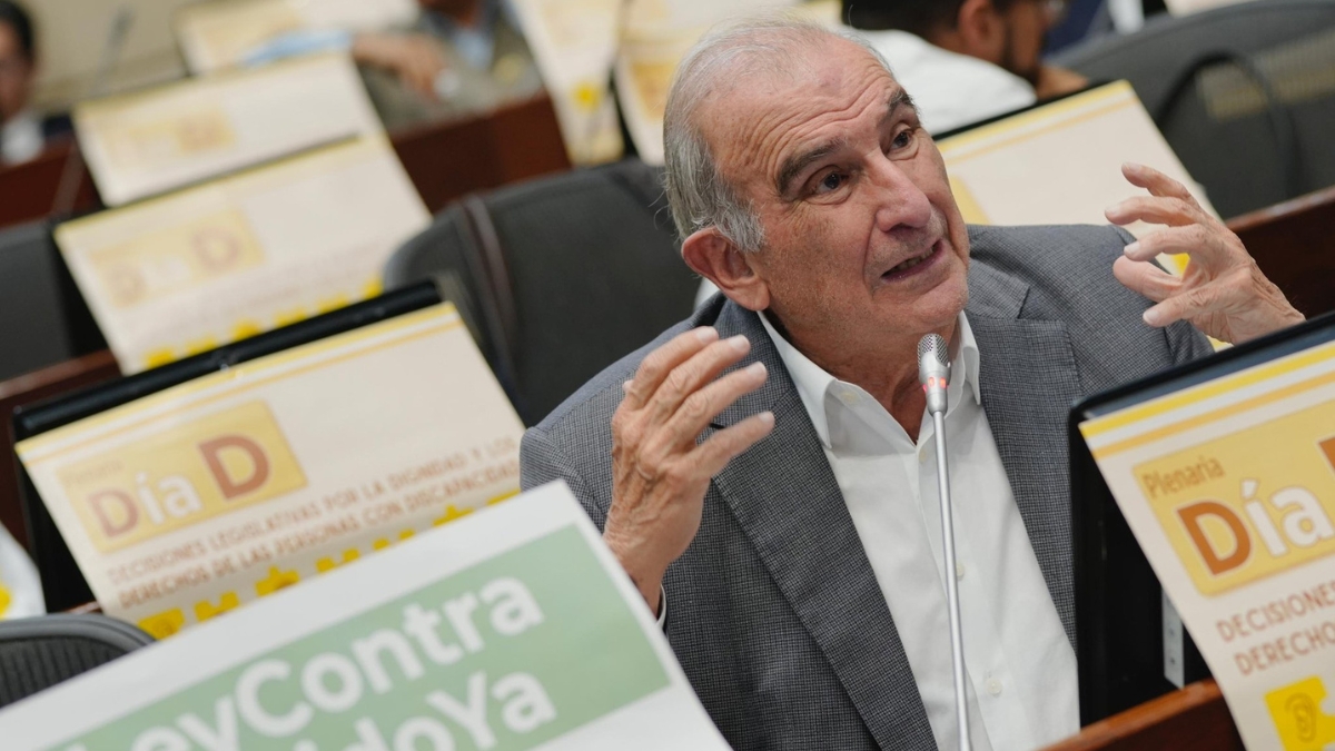 De la Calle y David Luna renuncian a sus curules en el Senado