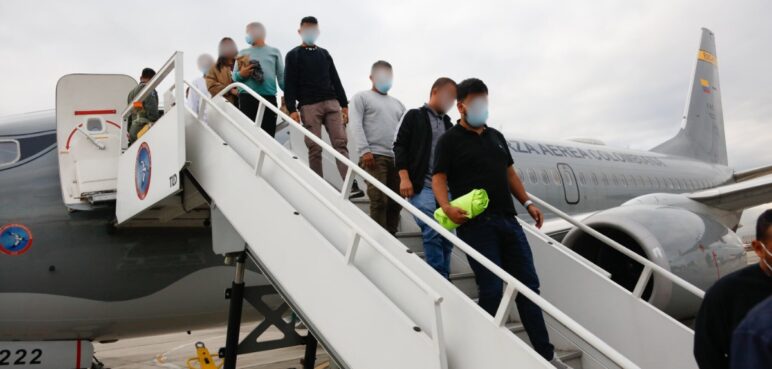 Llega a Colombia el primer grupo de deportados desde EE. UU.