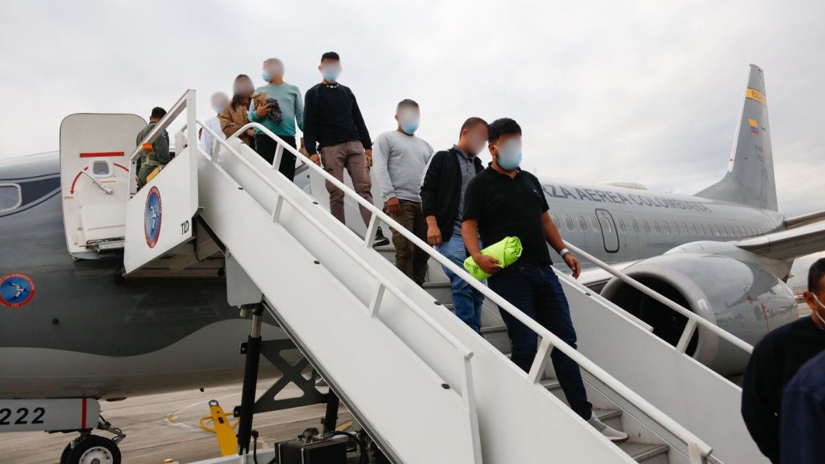Llega a Colombia el primer grupo de deportados desde EE. UU.