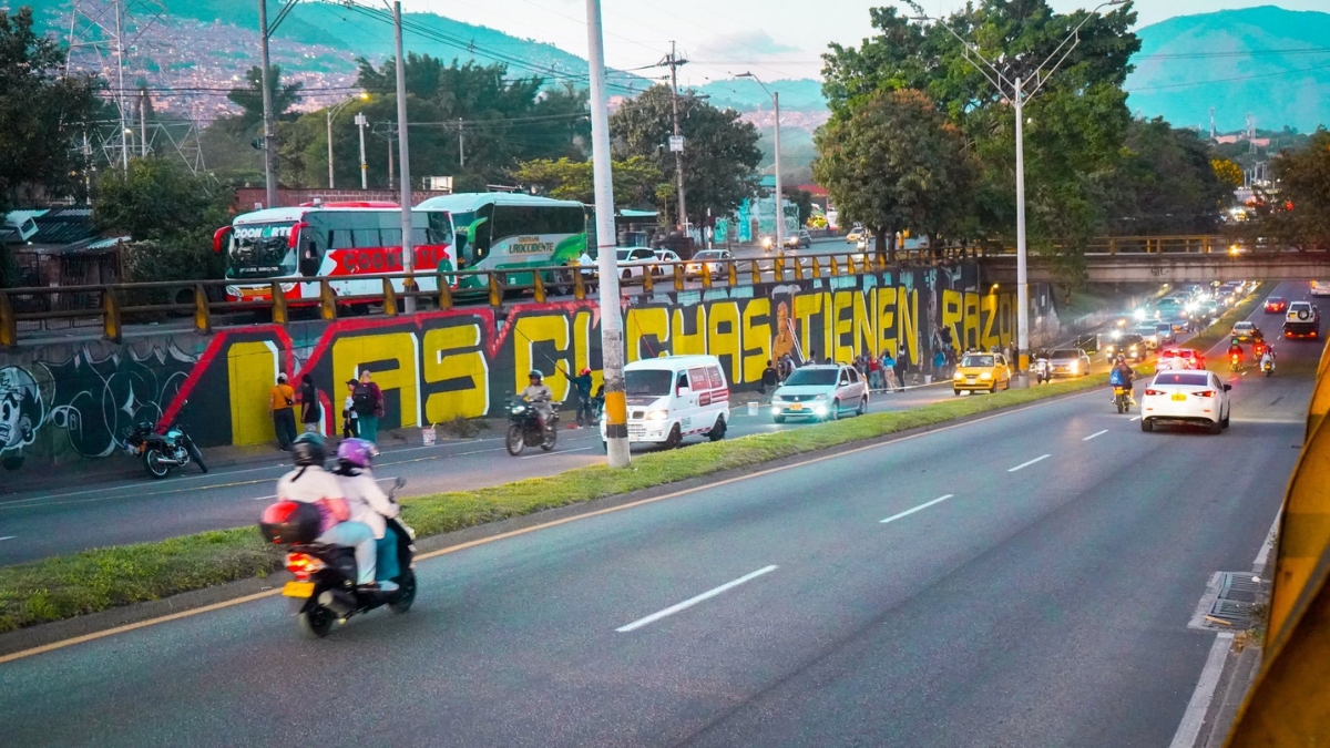 Pintan murales en Cali en honor a las madres de Medellín: autoridades responden