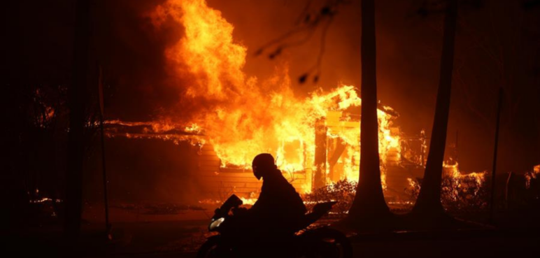 Al menos dos muertos deja uno de los cinco incendios en California