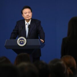 Las autoridades detienen al presidente surcoreano Yoon Suk-yeol