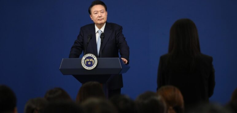 Las autoridades detienen al presidente surcoreano Yoon Suk-yeol