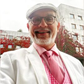 Conoce a Sverre Indris Jones, el músico noruego que combina la salsa con la música clásica