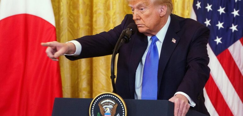 Trump dice que si Hamás no libera a los rehenes antes del sábado desatará el "infierno"