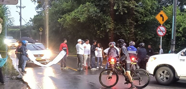 Se registran bloqueos por protesta en La Buitrera, sur de Cali: este es el panorama