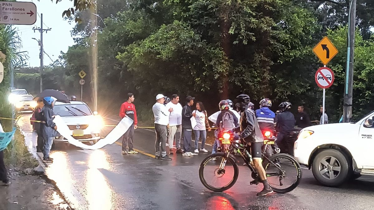 Se registran bloqueos por protesta en La Buitrera, sur de Cali: este es el panorama