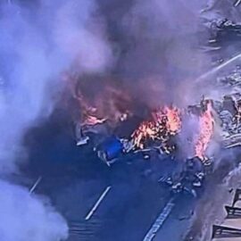 Avioneta en Brasil cayó sobre una autopista concurrida; hay al menos dos fallecidos