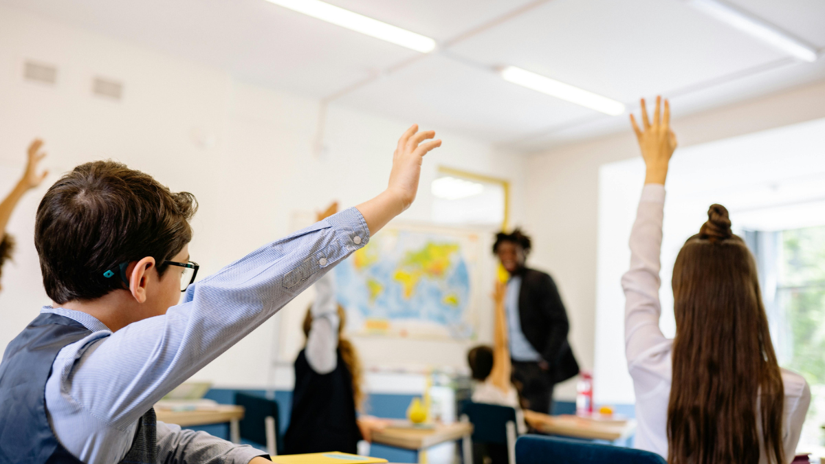 'La profe azul': una iniciativa que transforma la educación en comunidades vulnerables
