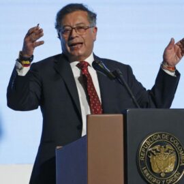 Gobierno reconoce que el plan de paz total de Petro "no ha salido bien"