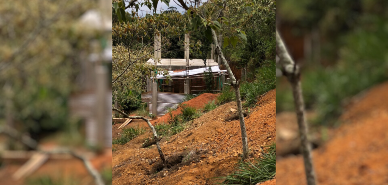 Habitantes de la zona rural de Cali preocupados por construcciones cerca de un río