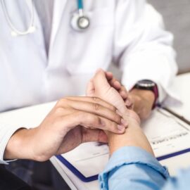 Crisis de salud del Valle: familia caleña no ha podido llevar a su bebé a casa, ¿qué paso?