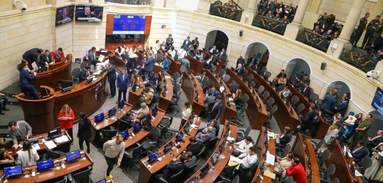 Cancelan sesión extraordinaria para debatir la reforma de salud: ¿qué paso?