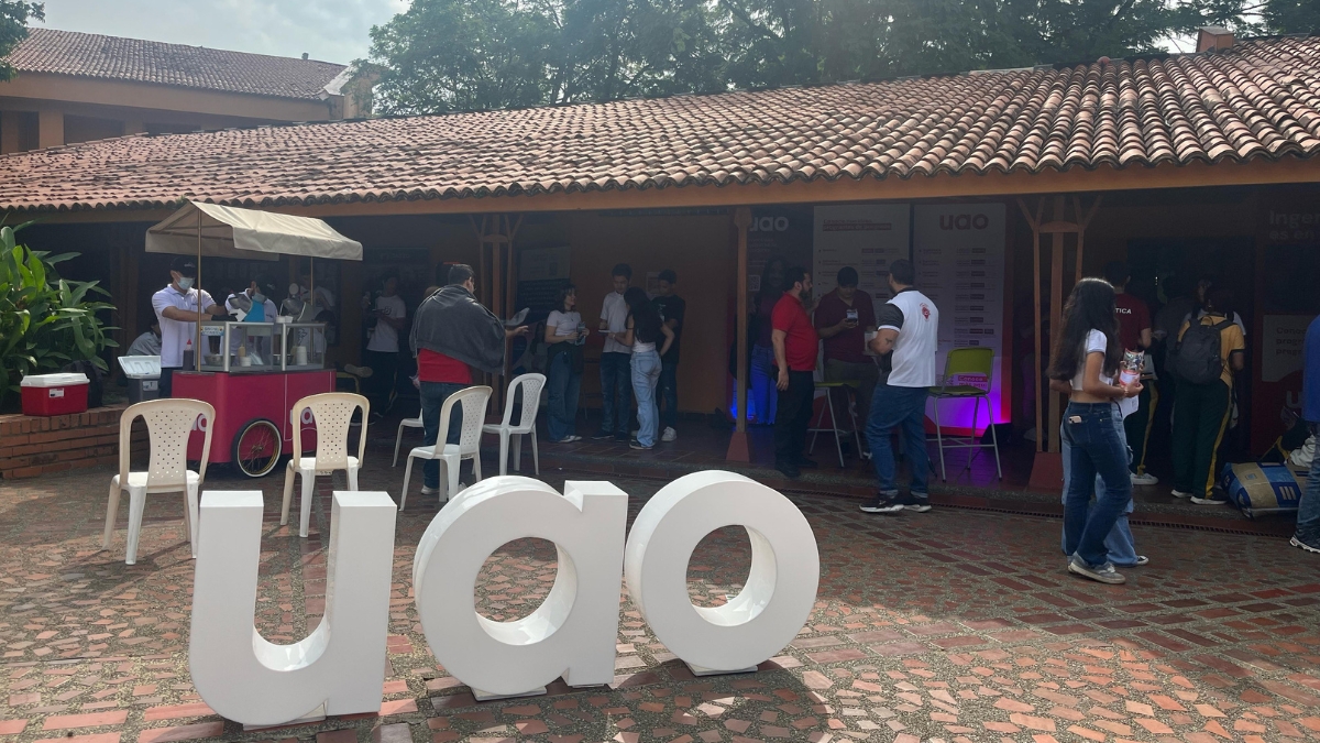 UAO realiza feria universitaria con aliado de alta acreditación