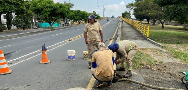 Emcali trabaja para restablecer el servicio de agua en dos barrios del sur de Cali