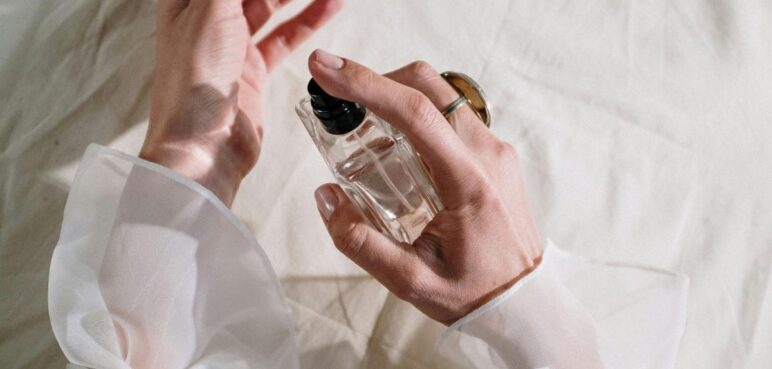 ¿Cómo hacer que un perfume dure todo el día? Conozca aquí algunos consejos  