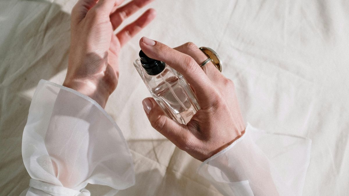 ¿Cómo hacer que un perfume dure todo el día? Conozca aquí algunos consejos  