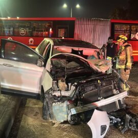 Imprudencia vial provoca accidente entre Transmilenio y camioneta: dejó 12 personas lesionadas