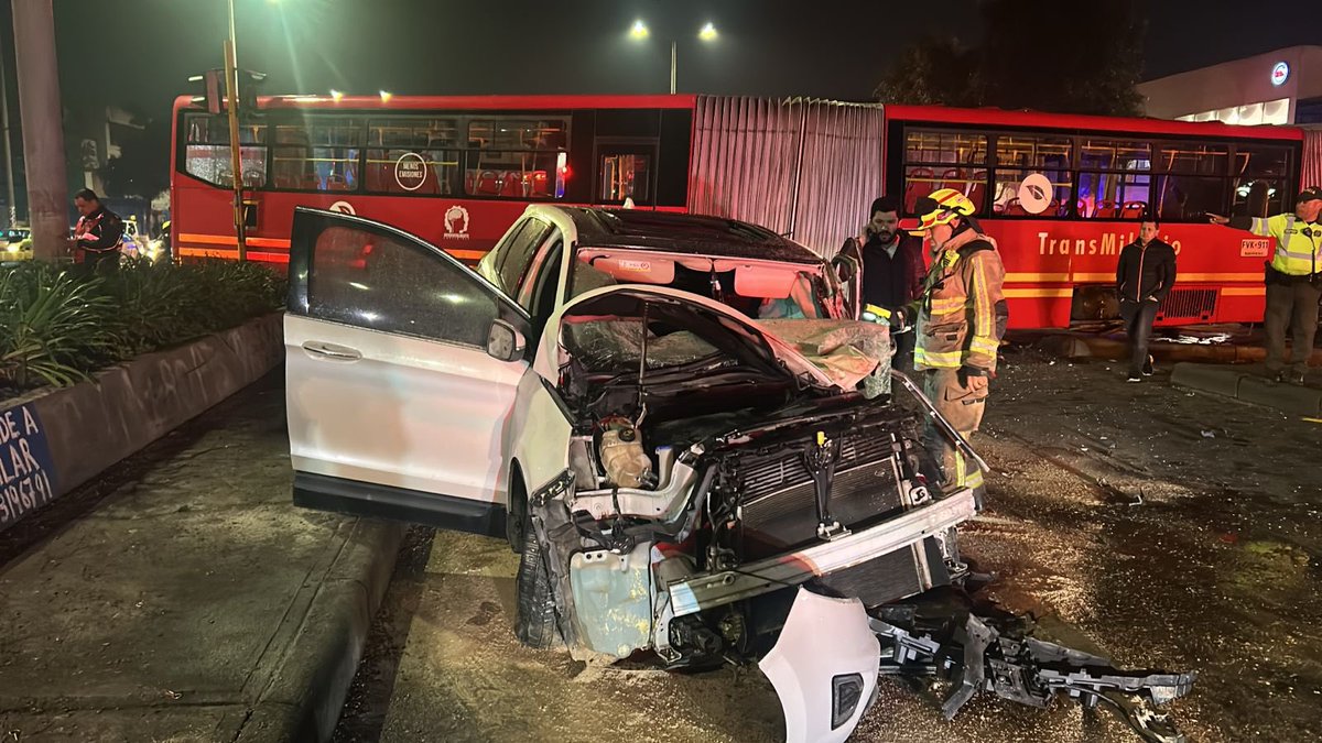 Imprudencia vial provoca accidente entre Transmilenio y camioneta: dejó 12 personas lesionadas